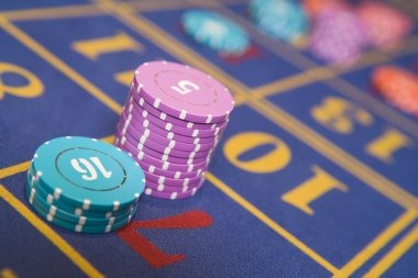 Mobile interface showing betting controls and live dealer feed on lim4d login